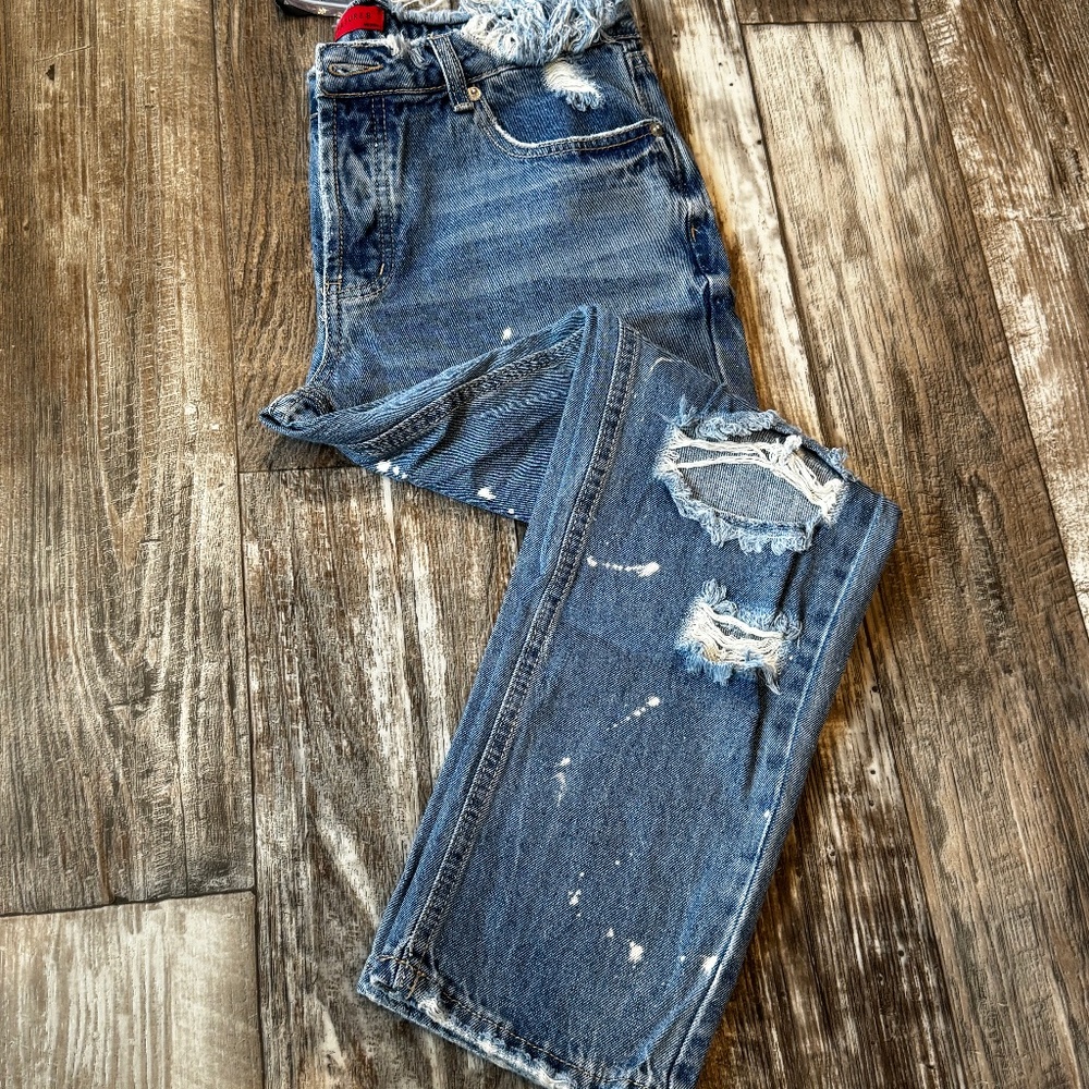 NWT Signature 8 Distressed jeans